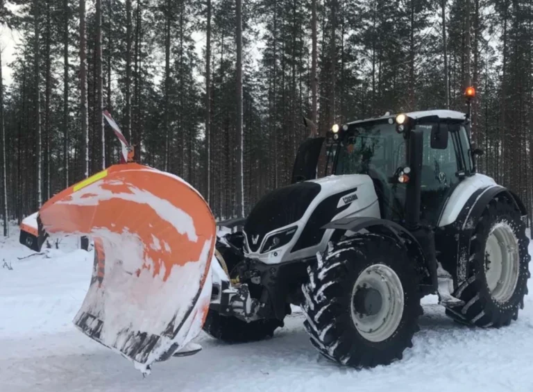 Valtra lükkab lund