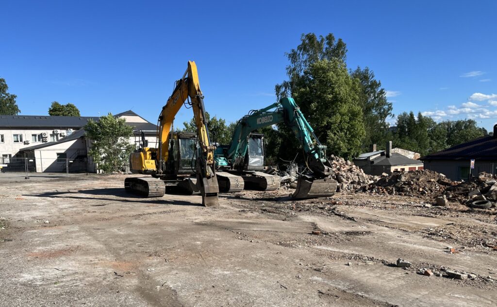 Kaks koppa Tartu objekti lammutusel
